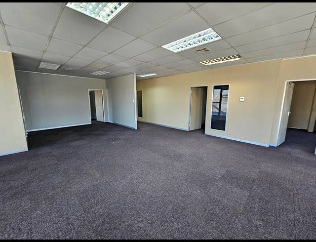 2,294M² WAREHOUSE TO LET IN COSMO BUSINESS PARK